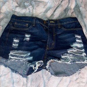 Gonna love me distressed shorts- Medium wash